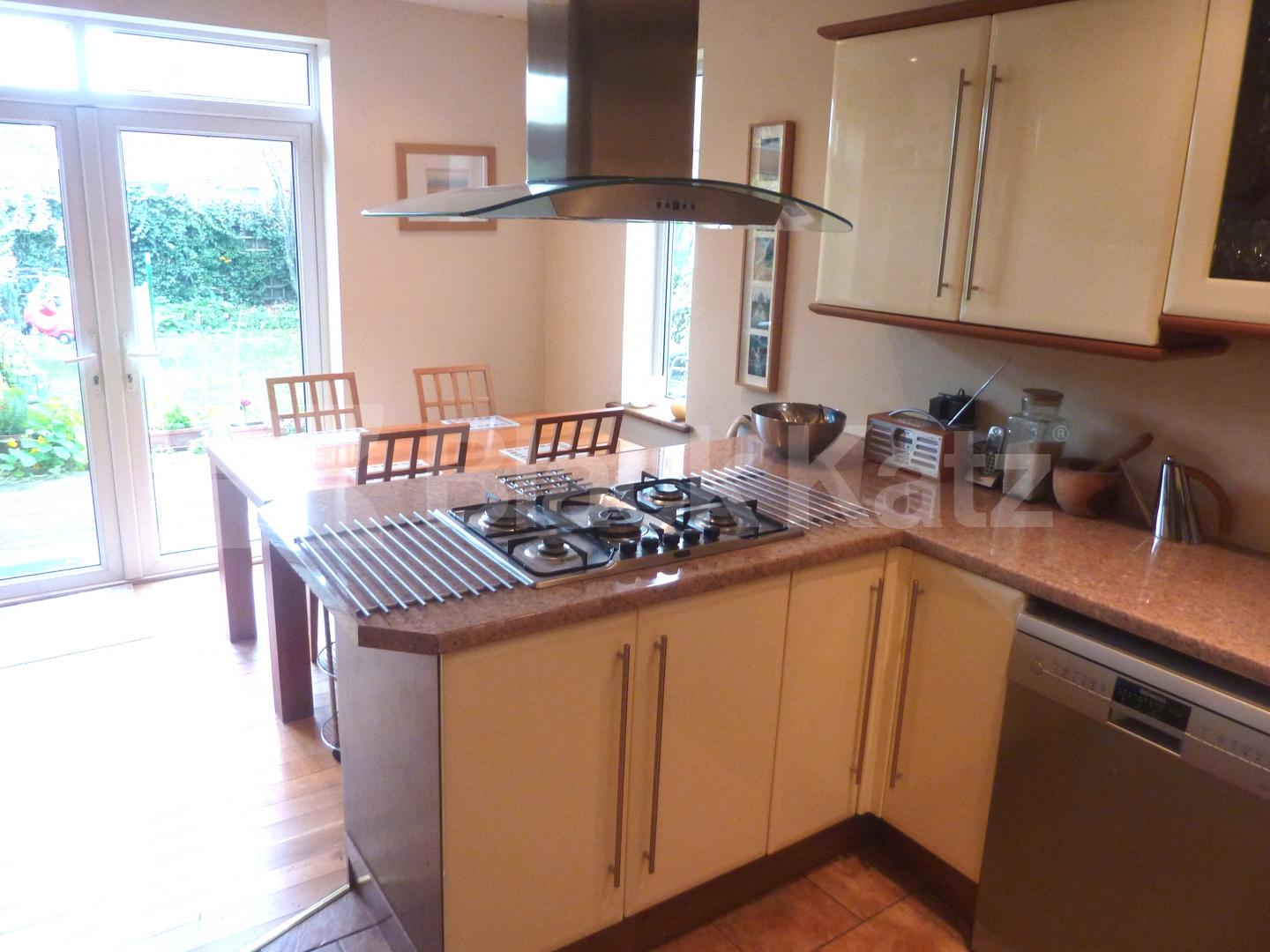 			FANTASTIC LARGE VICTORIAN FAMILY HOME!, 5 Bedroom, 1 bath, 1 reception House			 Shaftesbury Road, ARCHWAY/CROUCH END